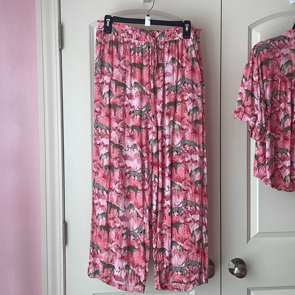 Jane & Delancey 2 Piece Set Size Medium - Picture 8 of 10